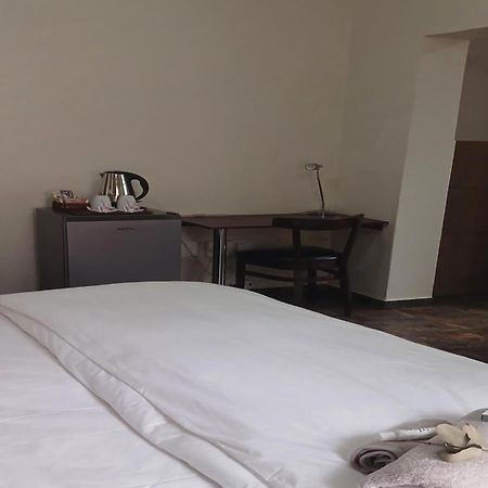 Blue Sky Manor Hotel Roodepoort Bagian luar foto