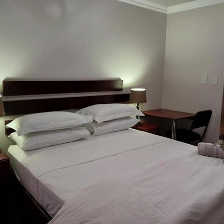 Blue Sky Manor Hotel Roodepoort Bagian luar foto