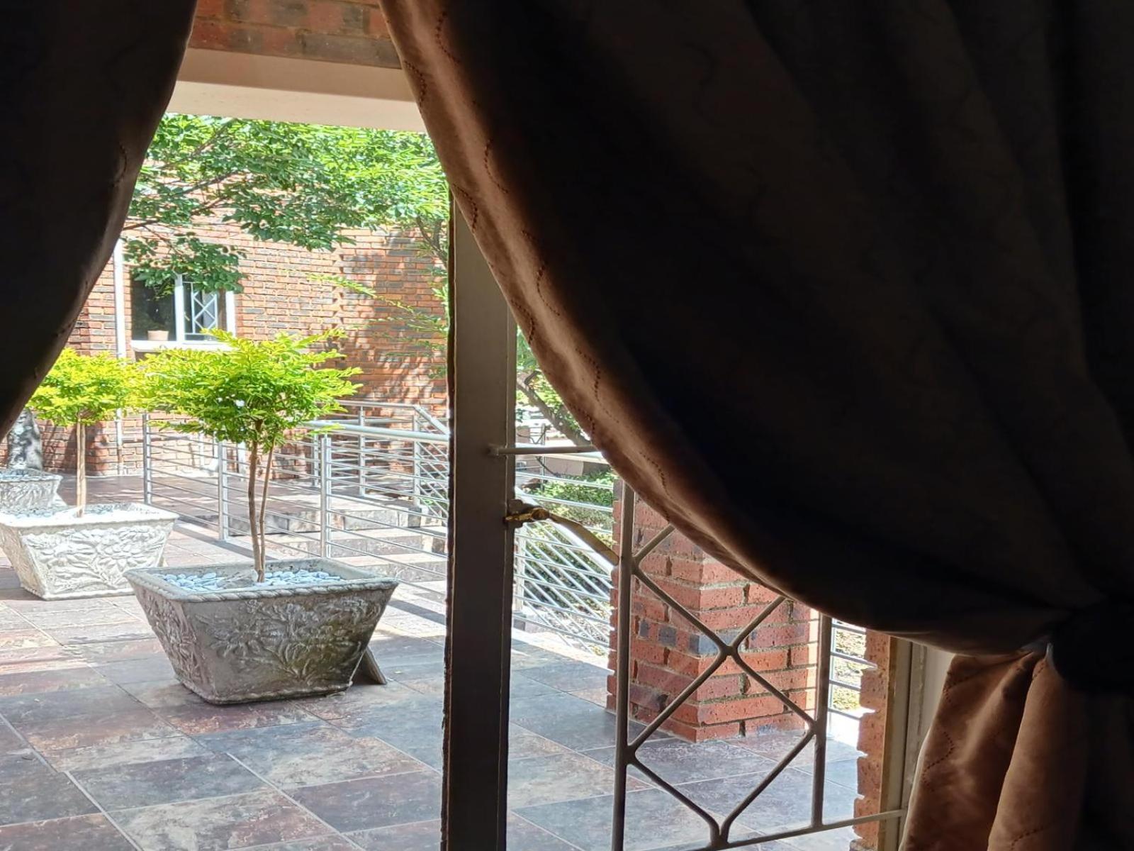 Blue Sky Manor Hotel Roodepoort Ruang foto